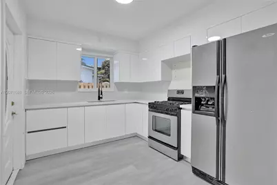 811 Finley Ct, Hollywood, FL 33020 - Photo 12