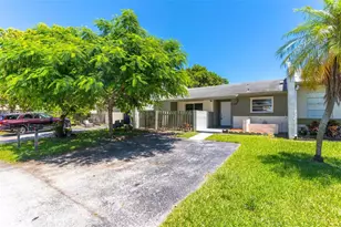11209 SW 125th Pl, Kendall, FL 33186 - Photo 2