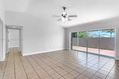 11209 SW 125th Pl, Kendall, FL 33186 - Photo 6