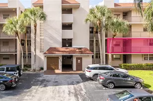 9520 Seagrape Dr, Davie, FL 33324 - Photo 2