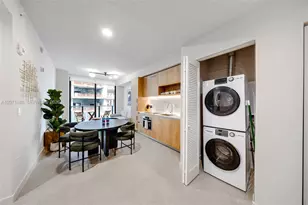 11 NE 6th St, Miami, FL 33132 - Photo 6