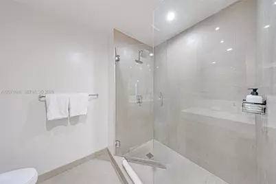 11 NE 6th St #2804, Miami, FL 33132 - Photo 12