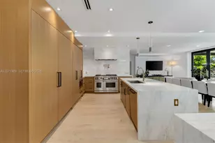 795 Lakeview Dr, Miami Beach, FL 33140 - Photo 10
