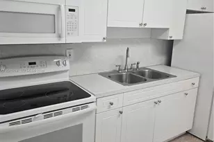 1170 NE 111th St, Miami, FL 33161 - Photo 16