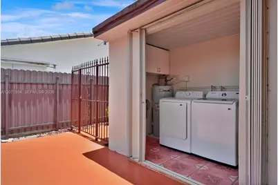 9031 SW 11th St, Miami, FL 33174 - Photo 24