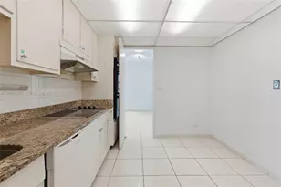 5055 Collins Ave, Miami Beach, FL 33140 - Photo 10