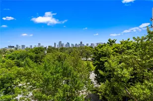 1350 NW 8th Ct, Miami, FL 33136 - Photo 22