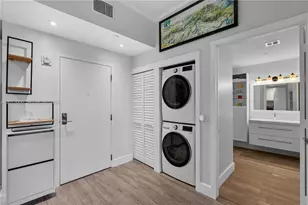 1350 NW 8th Ct, Miami, FL 33136 - Photo 12