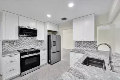 1524 NE 37th St, Oakland Park, FL 33334 - Photo 2