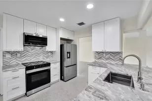 1524 NE 37th St, Oakland Park, FL 33334 - Photo 2