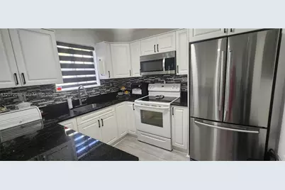 11424 NW 94th Pl #7, Hialeah Gardens, FL 33018 - Photo 12