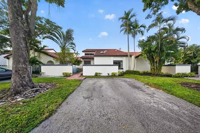 6637 NW 181st Ln, Hialeah, FL 33015 - Photo 1