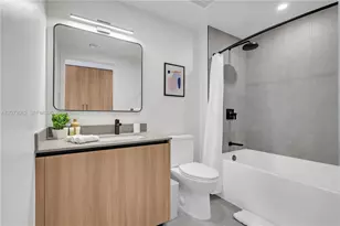 121 NE 5th St, Miami, FL 33132 - Photo 6