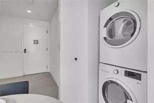 121 NE 5th St, Miami, FL 33132 - Photo 12