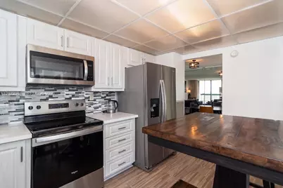 2333 Brickell Ave #2212, Miami, FL 33129 - Photo 14
