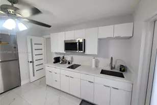 98Xx NW 122nd Terrace, Hialeah Gardens, FL 33018 - Photo 2