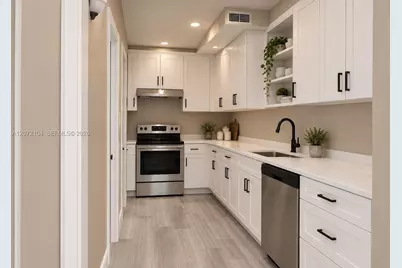 7832 Collins Ave #202, Miami Beach, FL 33141 - Photo 4