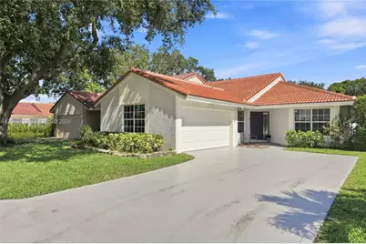 10425 NW 9th Mnr, Coral Springs, FL 33071 - Photo 2