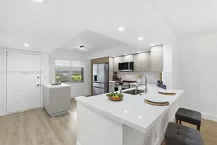 300 SW 130th Terrace, Pembroke Pines, FL 33027 - Photo 2
