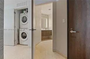 88 SW 7th St, Miami, FL 33130 - Photo 38