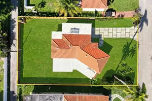 10650 NE 11th Ct, Miami Shores, FL 33138 - Photo 4