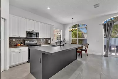 7654 NW 21st Dr, Pembroke Pines, FL 33024 - Photo 8
