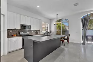 7654 NW 21st Dr, Pembroke Pines, FL 33024 - Photo 8