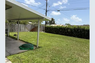 7810 NW 11th Ct, Pembroke Pines, FL 33024 - Photo 2