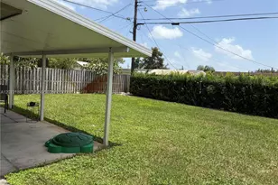 7810 NW 11th Ct, Pembroke Pines, FL 33024 - Photo 2