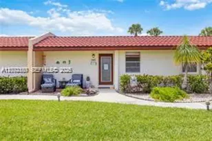 302 Lake Evelyn Dr, West Palm Beach, FL 33411 - Photo 2