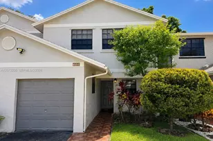 510 NW 103rd Terrace, Pembroke Pines, FL 33026 - Photo 2