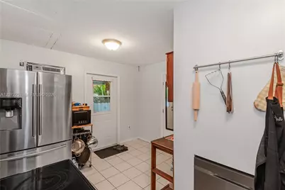 334 E 11th St, Hialeah, FL 33010 - Photo 18