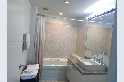 185 SW 7th St #1607, Miami, FL 33130 - Photo 6