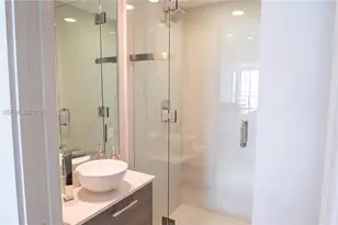 650 NE 32nd St, Miami, FL 33137 - Photo 16