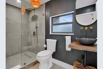 125 NE 150th St, Miami, FL 33161 - Photo 16