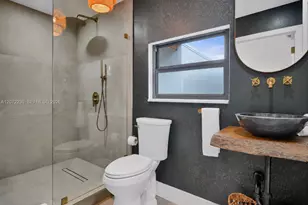 125 NE 150th St, Miami, FL 33161 - Photo 16