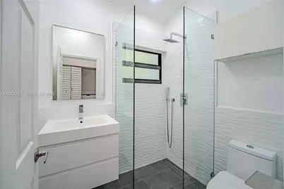1825 Alamanda Dr, North Miami, FL 33181 - Photo 20