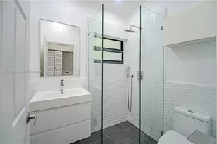 1825 Alamanda Dr, North Miami, FL 33181 - Photo 20