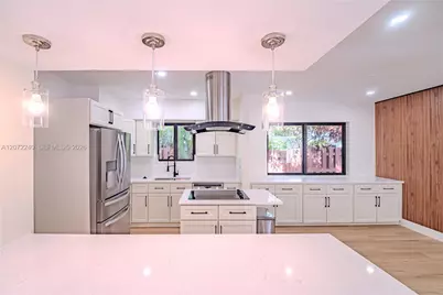 1825 Alamanda Dr, North Miami, FL 33181 - Photo 6
