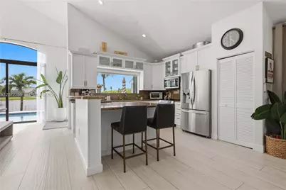 226 SW 180th Ave, Pembroke Pines, FL 33029 - Photo 4