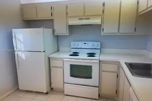 10381 NW 8th St, Pembroke Pines, FL 33026 - Photo 4