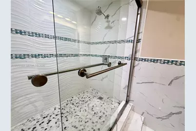 32 Wimbledon Lake Dr #221, Plantation, FL 33324 - Photo 10