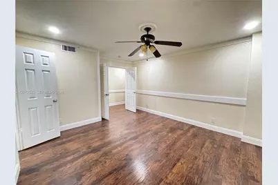 32 Wimbledon Lake Dr #221, Plantation, FL 33324 - Photo 22