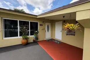 1812 N 45th Ave, Hollywood, FL 33021 - Photo 2