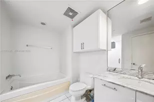 55 SE 6th St, Miami, FL 33131 - Photo 12