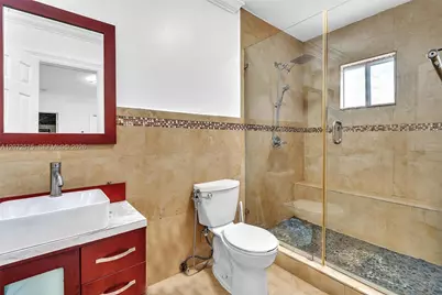 340 W 55th St, Hialeah, FL 33012 - Photo 14