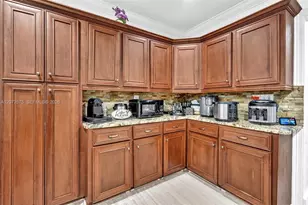 340 W 55th St, Hialeah, FL 33012 - Photo 10
