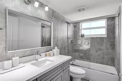 1200 Brickell Bay Dr #2501, Miami, FL 33131 - Photo 10