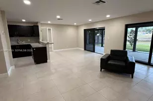 19229 E Lake Dr, Hialeah, FL 33015 - Photo 6
