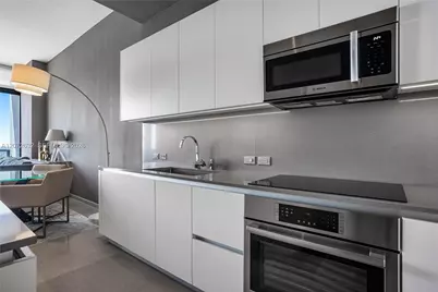 88 SW 7th St #4006, Miami, FL 33130 - Photo 6